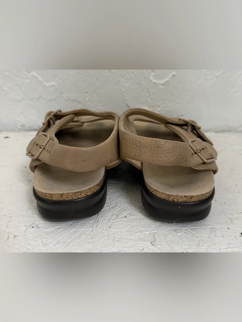 SAS Relaxed Walking Sandals Women Sz 9.5 W Beige Leather Comfort Shoe Adjustable